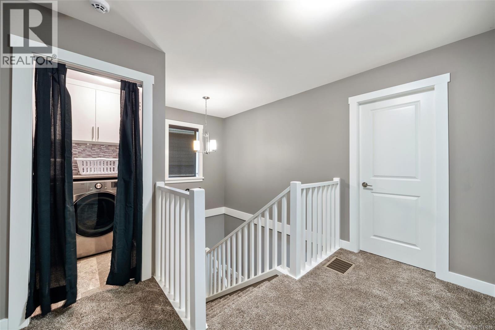 Photo 10 of 1314 Bombardier Cres, Langford BC