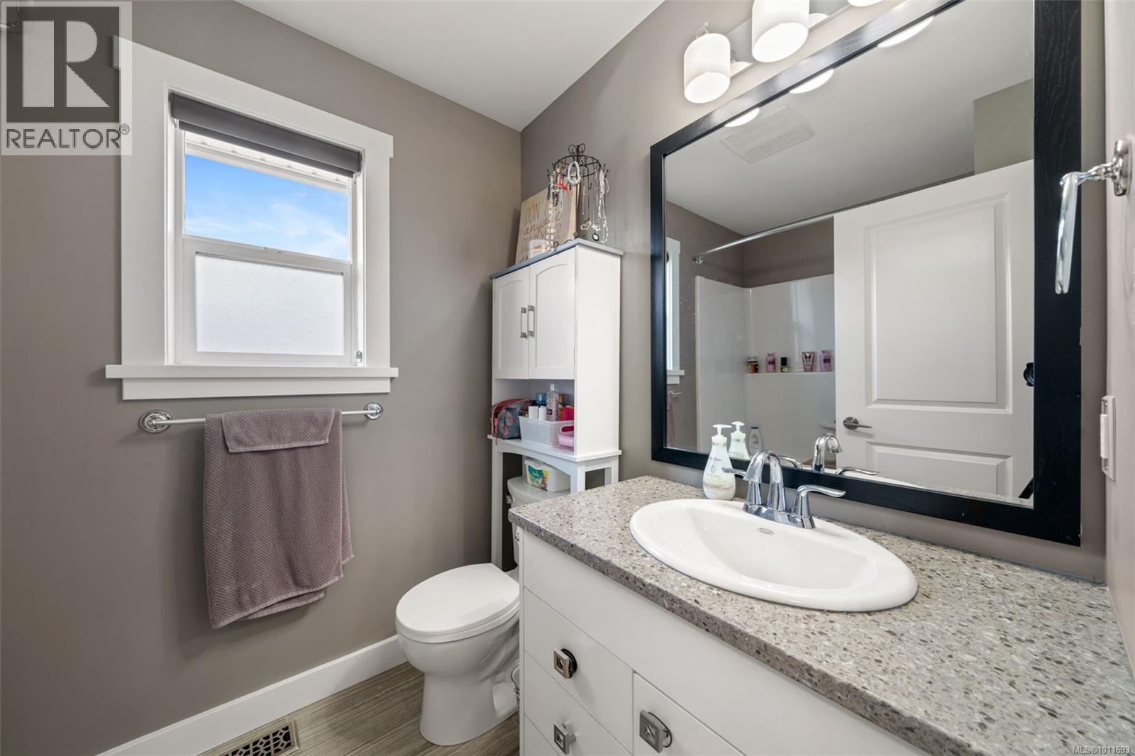 Photo 20 of 1314 Bombardier Cres, Langford BC