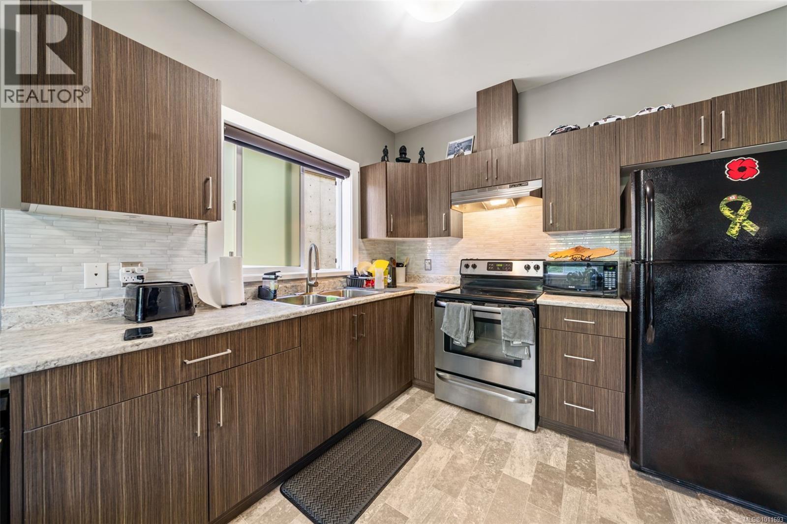 Photo 23 of 1314 Bombardier Cres, Langford BC