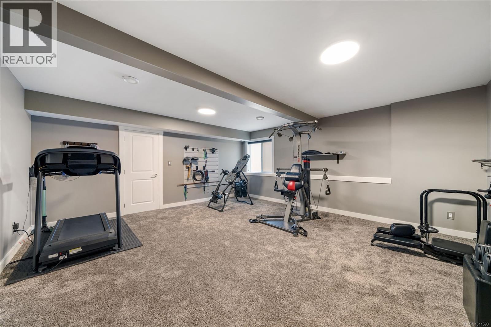 Photo 33 of 1314 Bombardier Cres, Langford BC