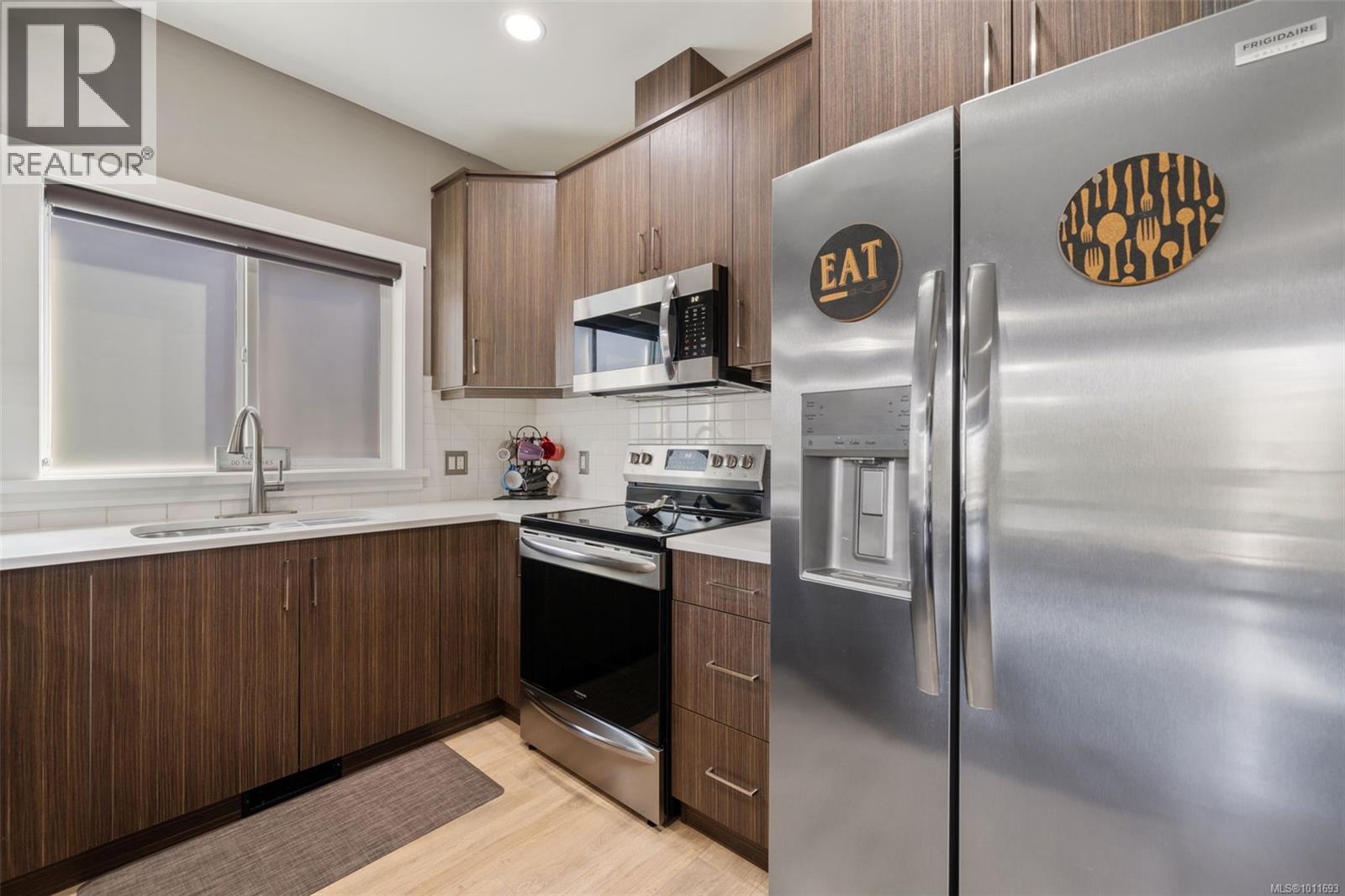 Photo 4 of 1314 Bombardier Cres, Langford BC