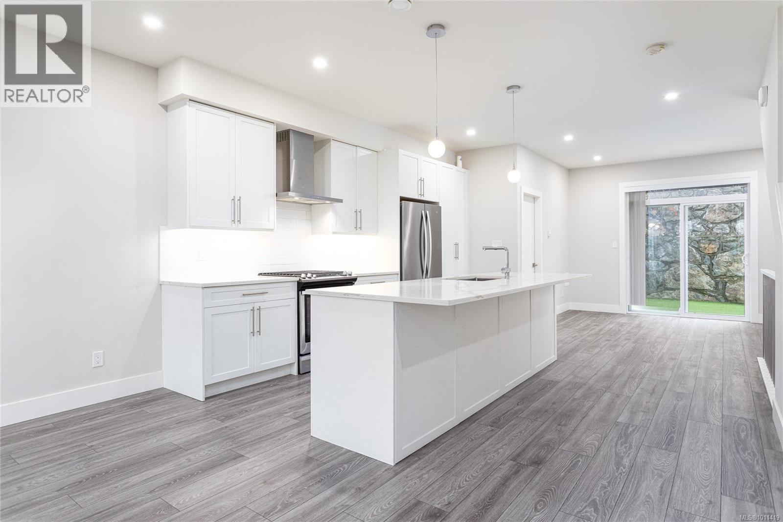 Photo 10 of 629 Selwyn Close, Langford BC