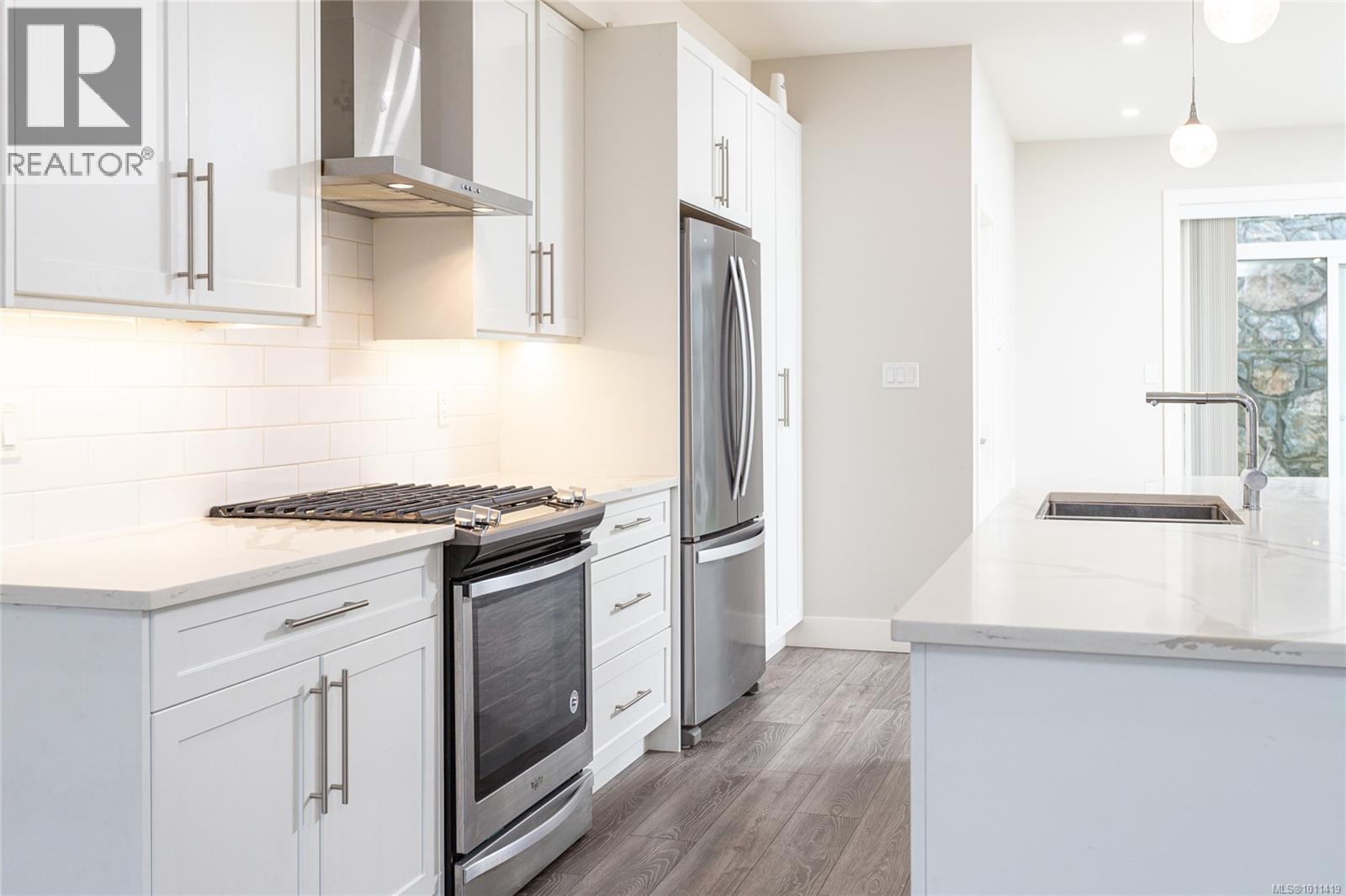 Photo 13 of 629 Selwyn Close, Langford BC