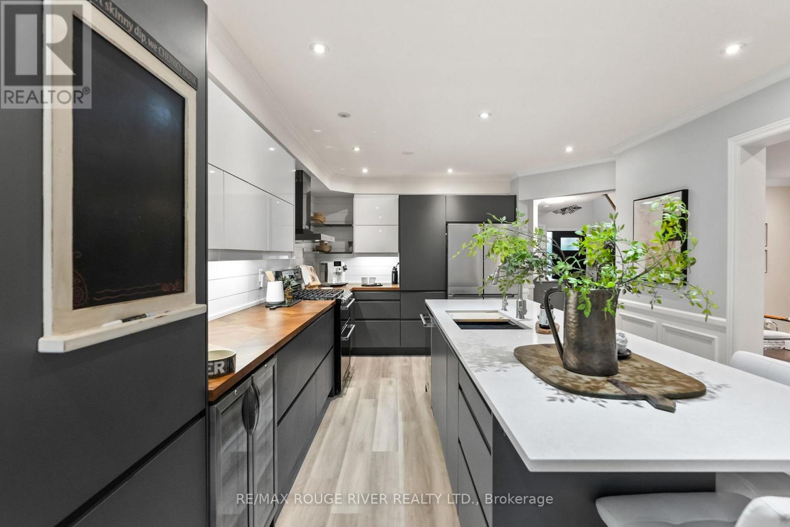 Photo 15 of 53 Cranborne Crescent, Whitby ON