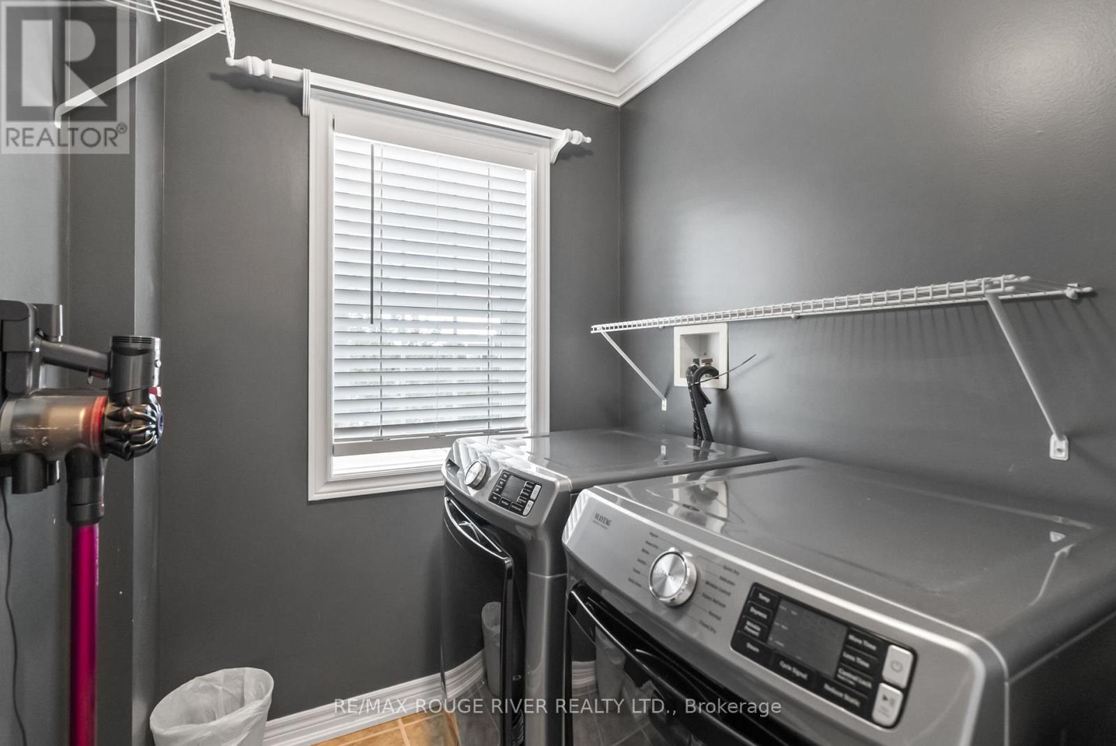 Photo 19 of 53 Cranborne Crescent, Whitby ON