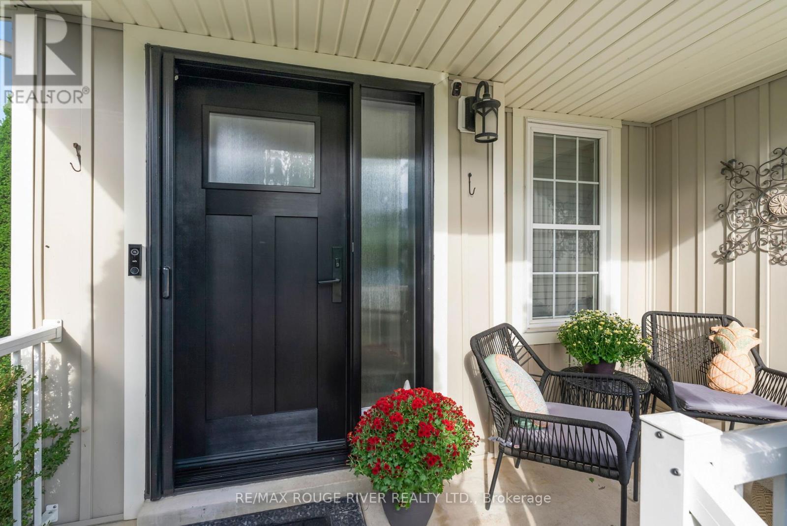 Photo 2 of 53 Cranborne Crescent, Whitby ON