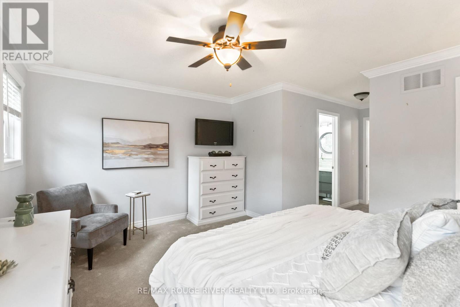 Photo 24 of 53 Cranborne Crescent, Whitby ON