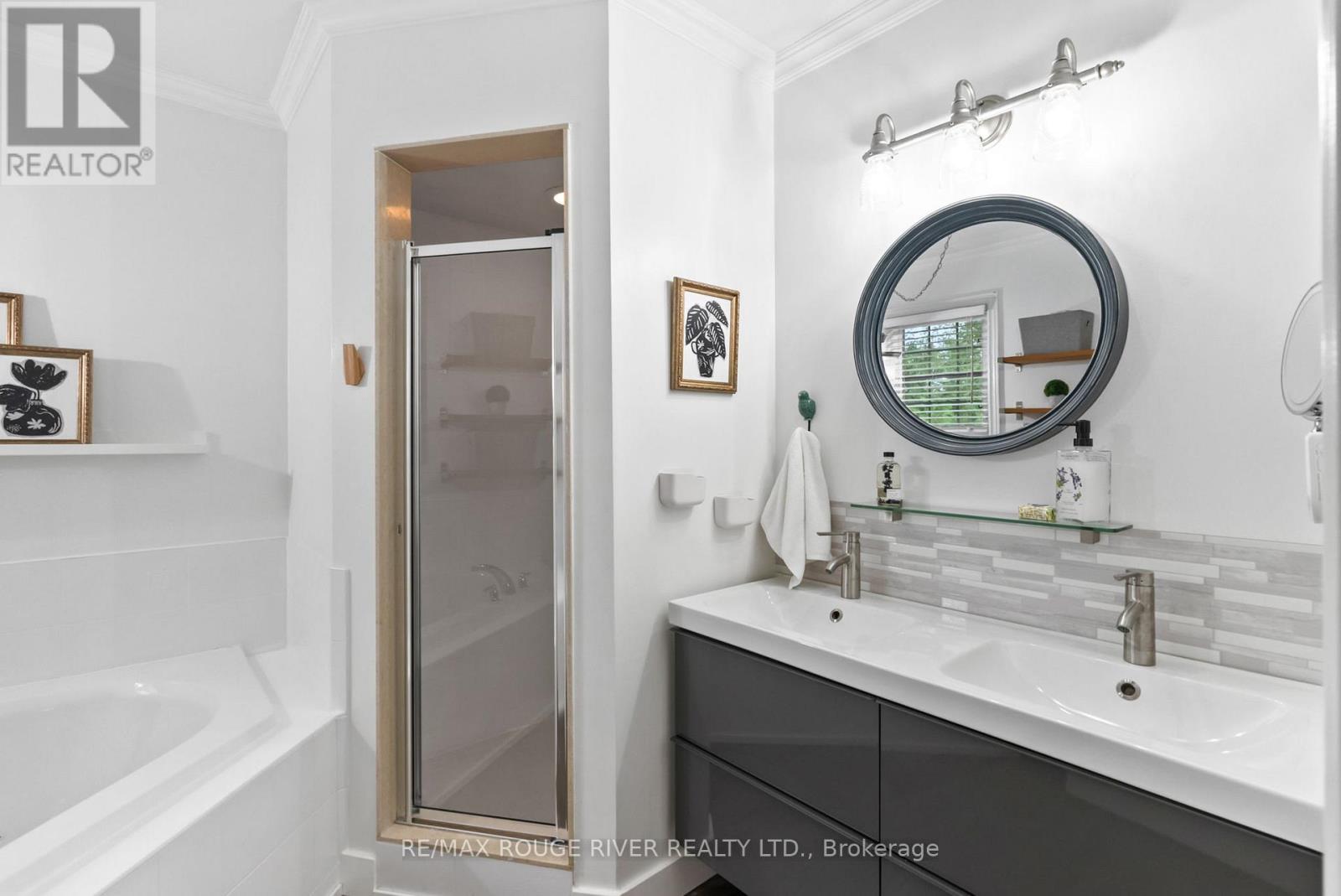 Photo 25 of 53 Cranborne Crescent, Whitby ON