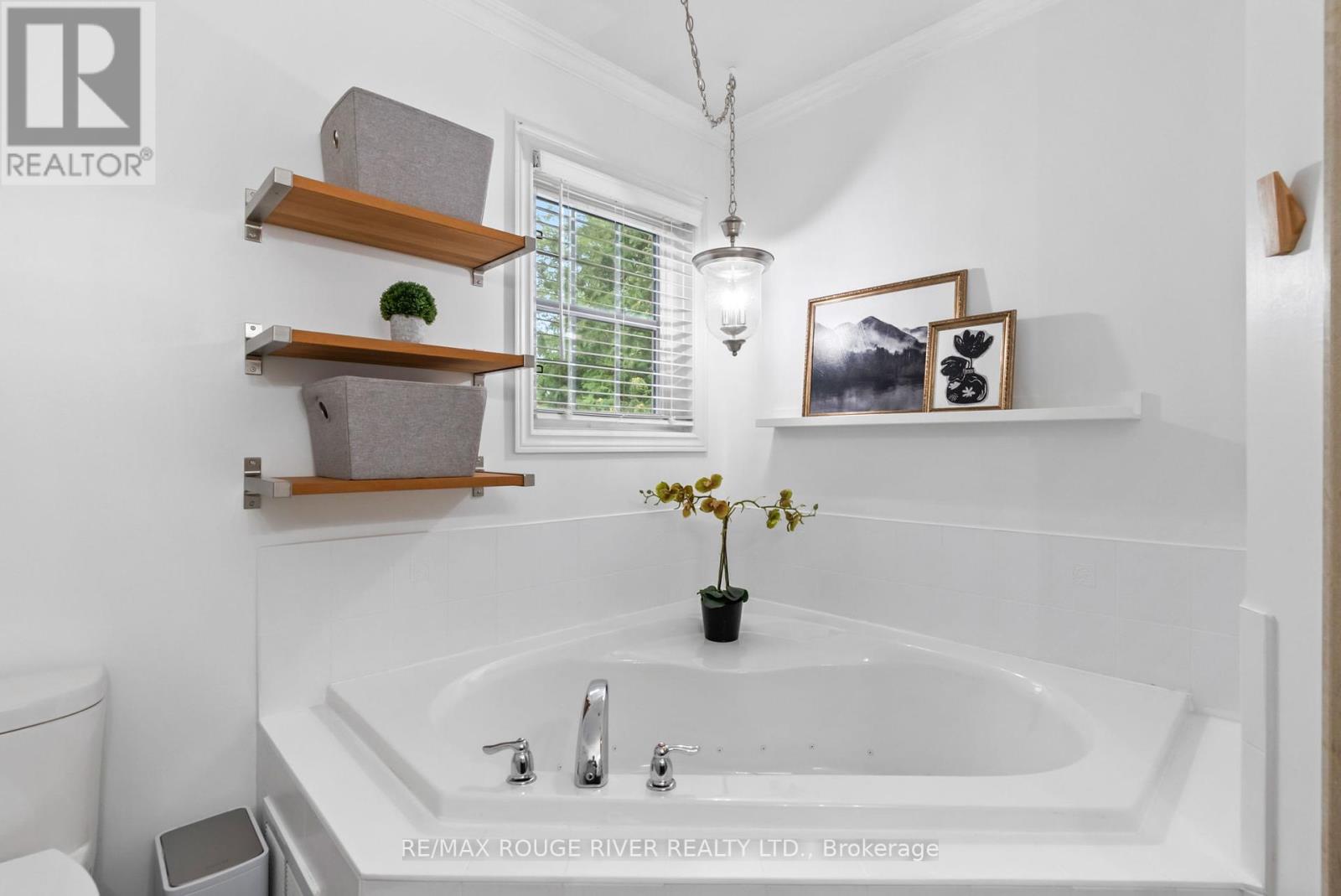 Photo 26 of 53 Cranborne Crescent, Whitby ON