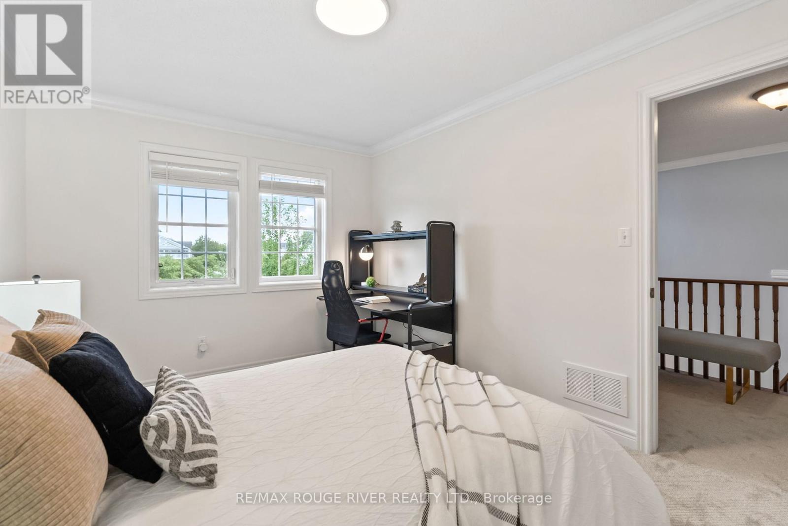 Photo 28 of 53 Cranborne Crescent, Whitby ON