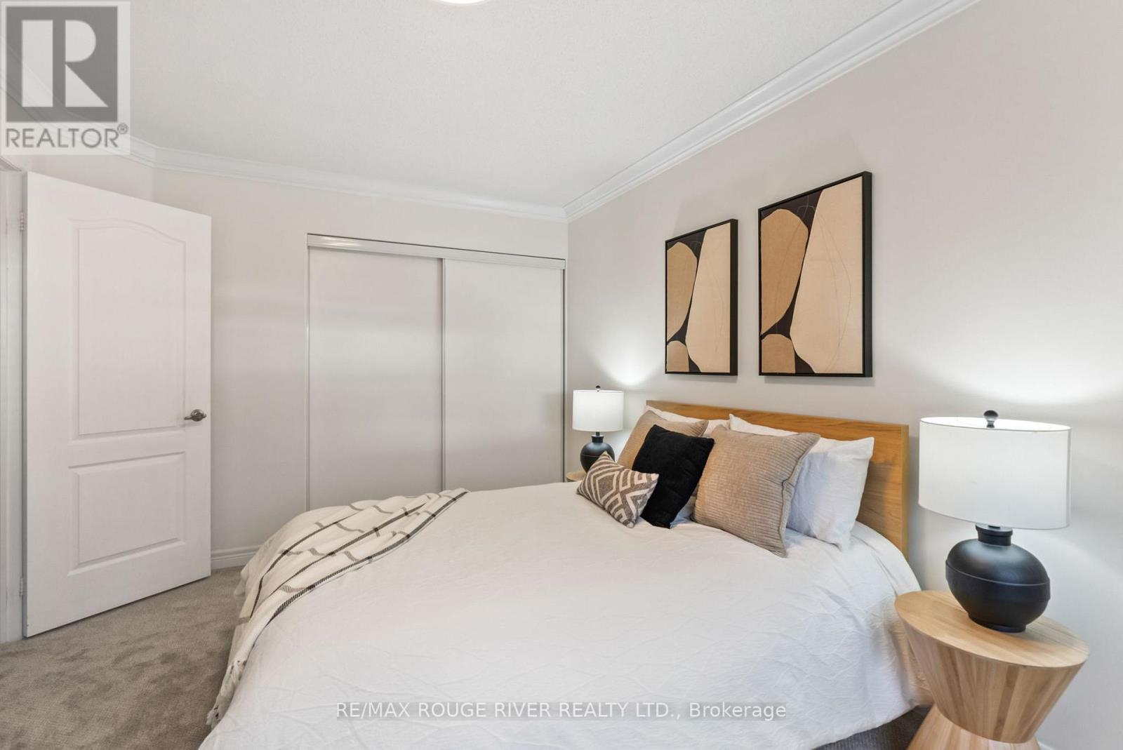 Photo 29 of 53 Cranborne Crescent, Whitby ON