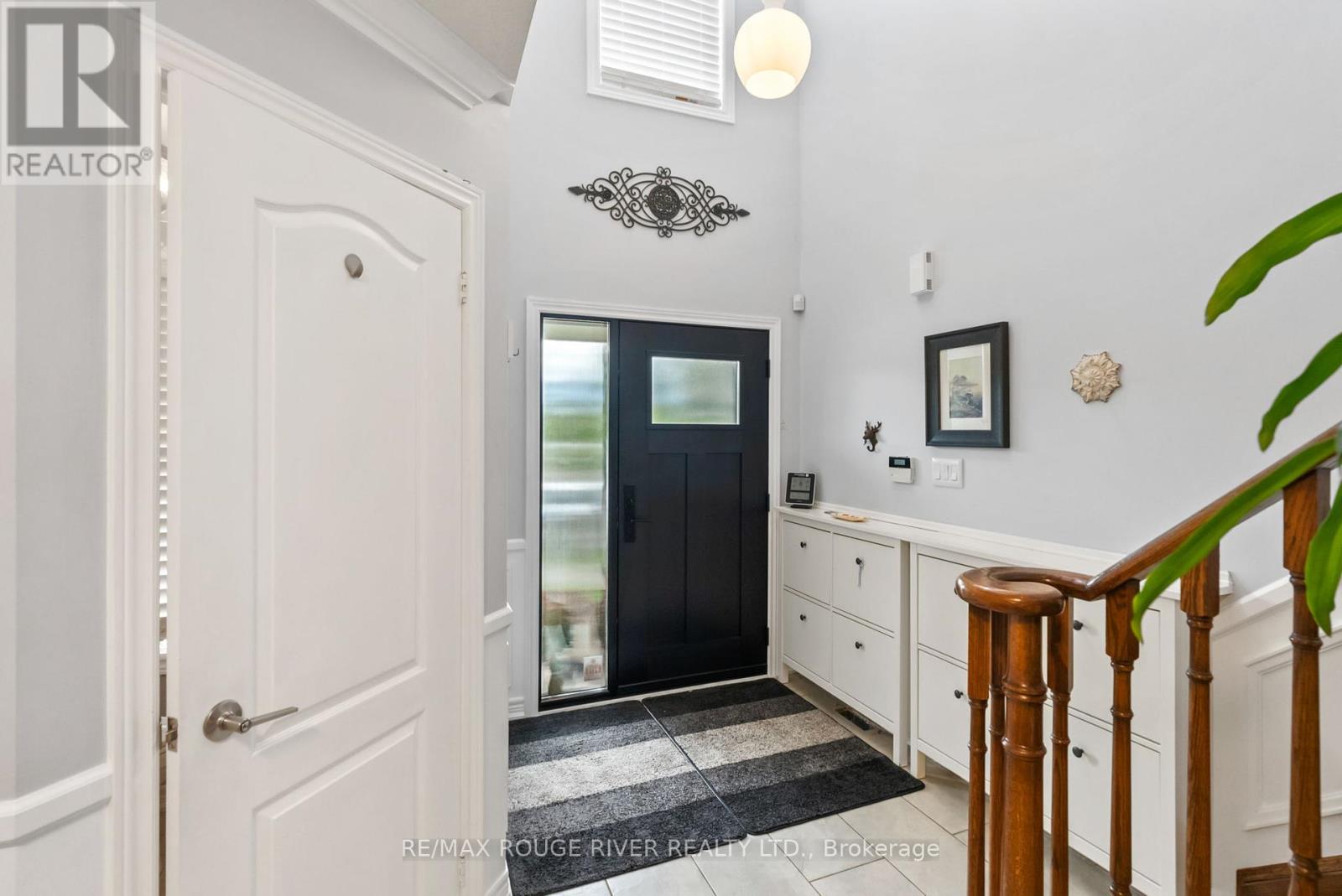 Photo 3 of 53 Cranborne Crescent, Whitby ON