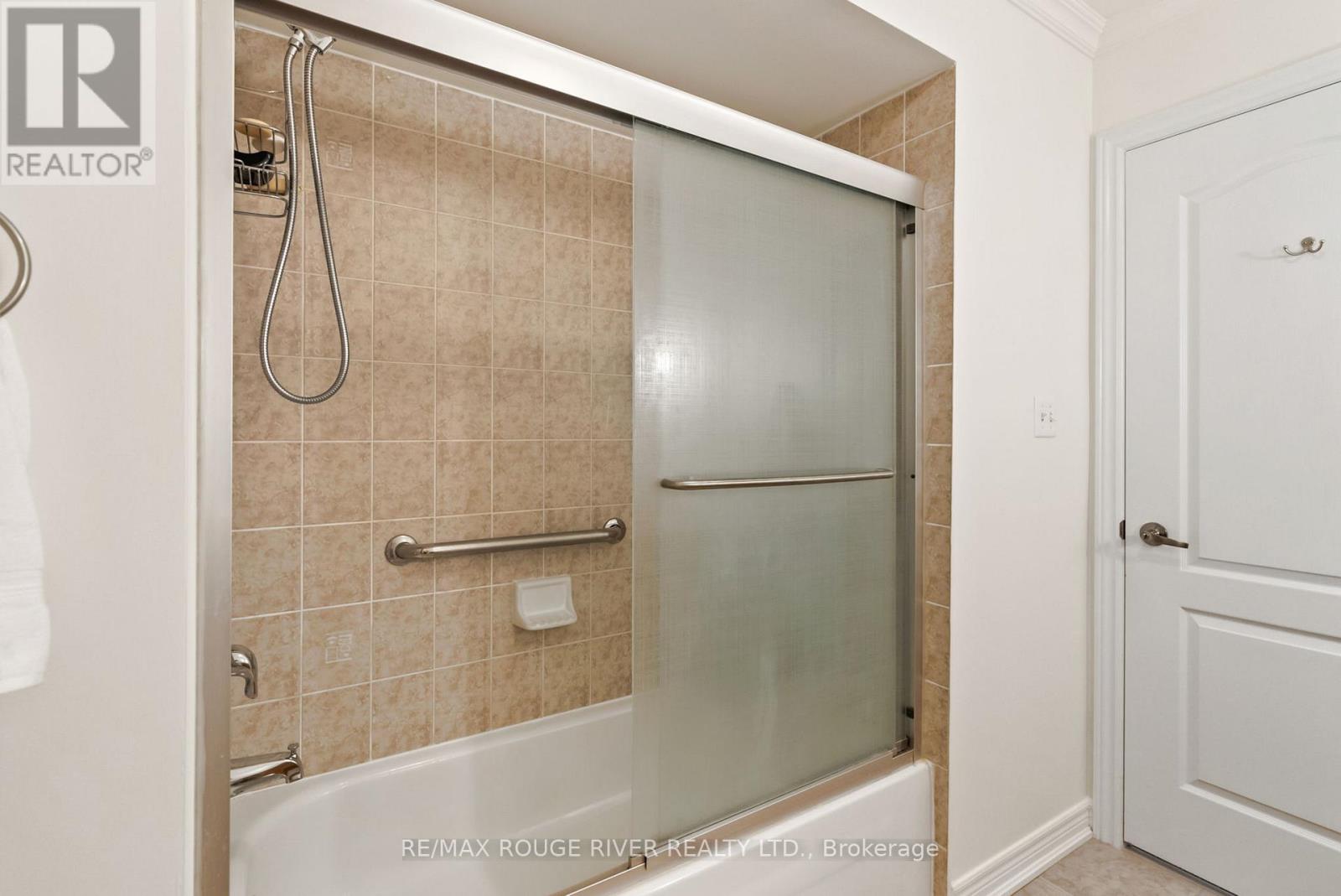 Photo 31 of 53 Cranborne Crescent, Whitby ON