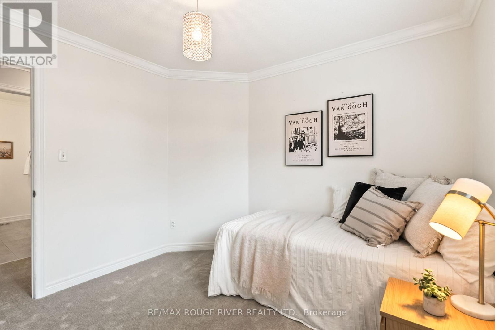 Photo 33 of 53 Cranborne Crescent, Whitby ON