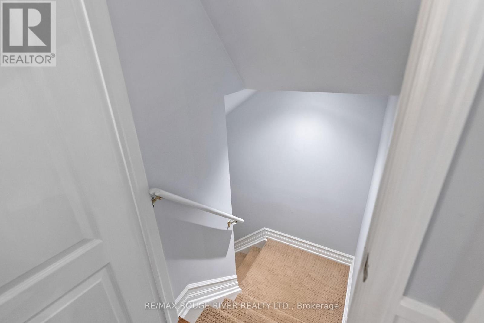 Photo 35 of 53 Cranborne Crescent, Whitby ON