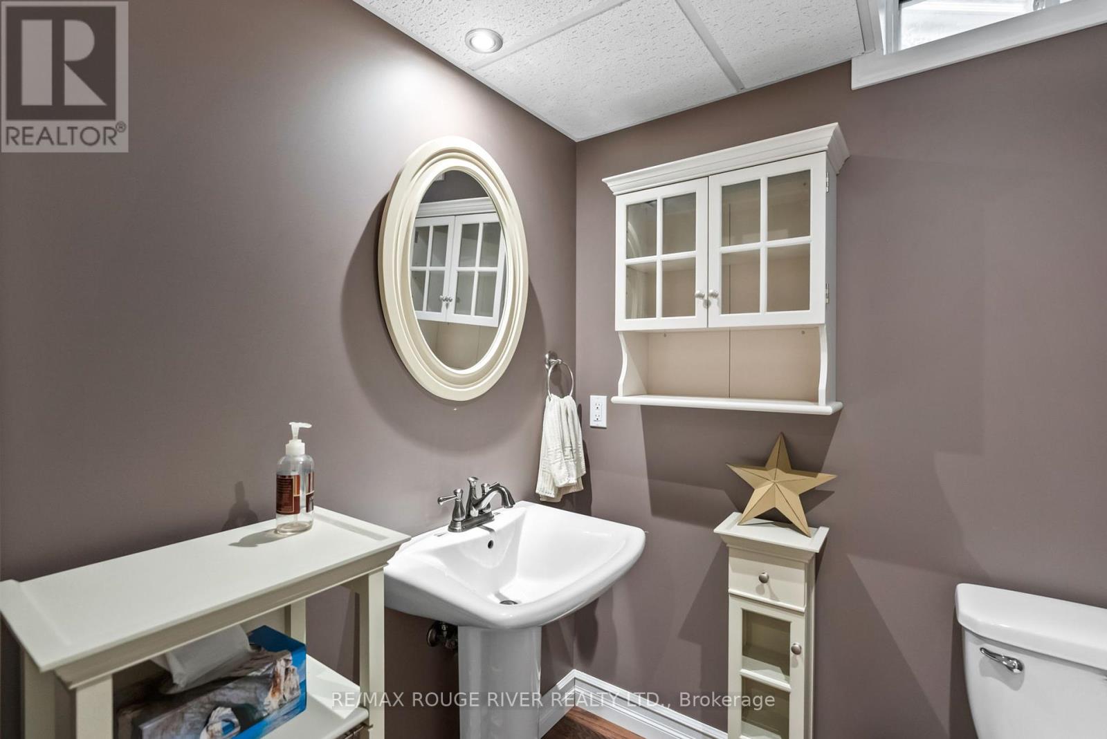 Photo 37 of 53 Cranborne Crescent, Whitby ON