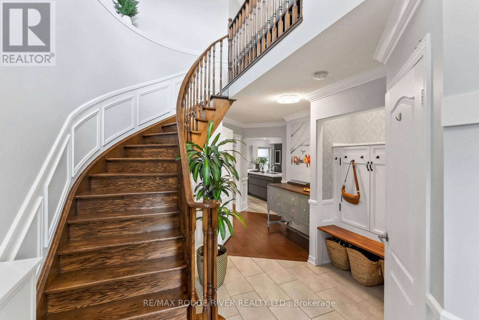 Photo 4 of 53 Cranborne Crescent, Whitby ON