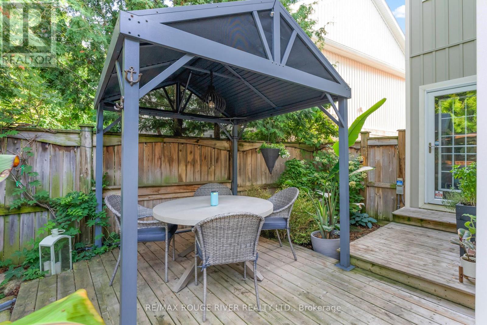 Photo 43 of 53 Cranborne Crescent, Whitby ON