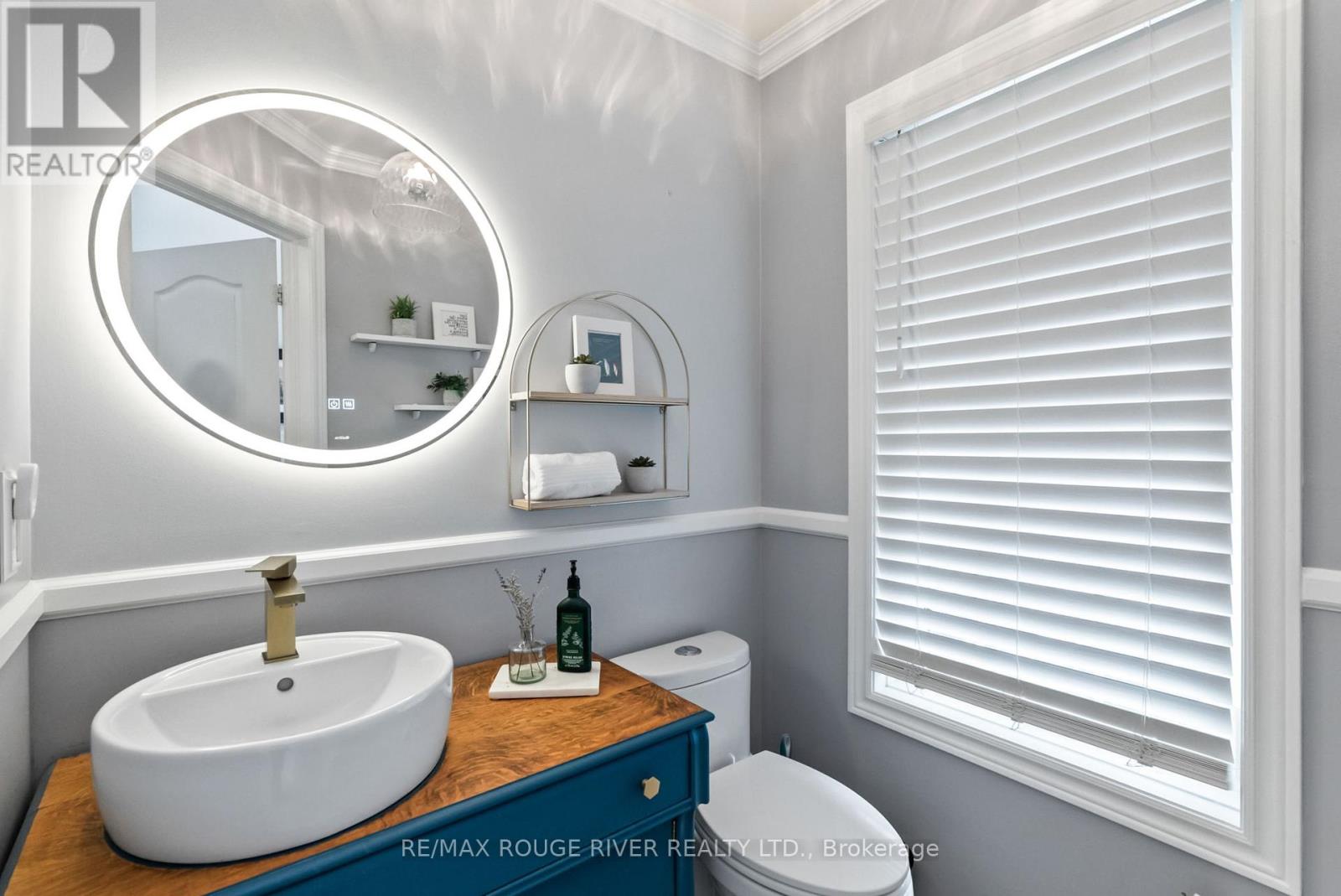 Photo 5 of 53 Cranborne Crescent, Whitby ON