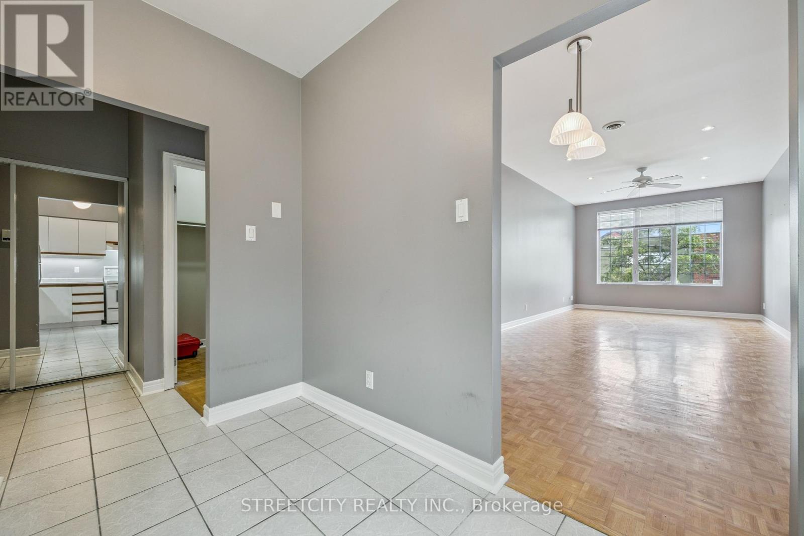 Photo 19 of 837 Dundas Street W, Toronto ON