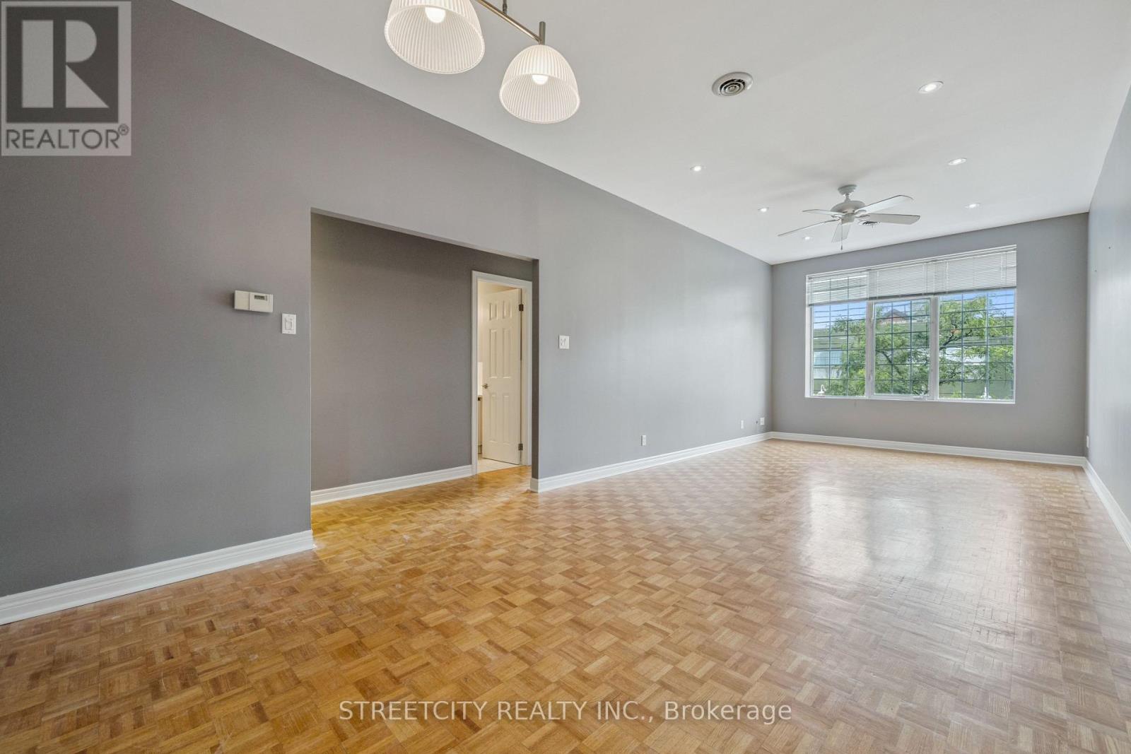 Photo 22 of 837 Dundas Street W, Toronto ON
