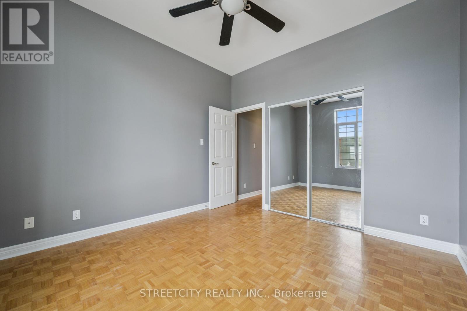 Photo 12 of 837 Dundas Street W, Toronto ON