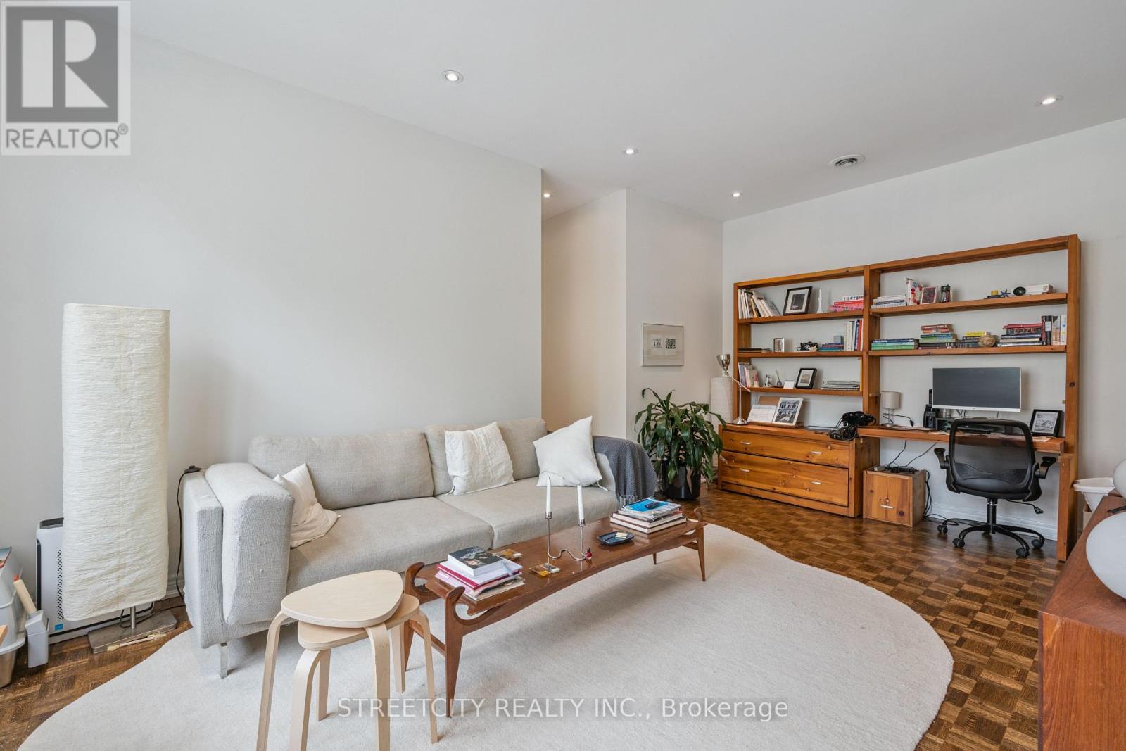 Photo 13 of 837 Dundas Street W, Toronto ON
