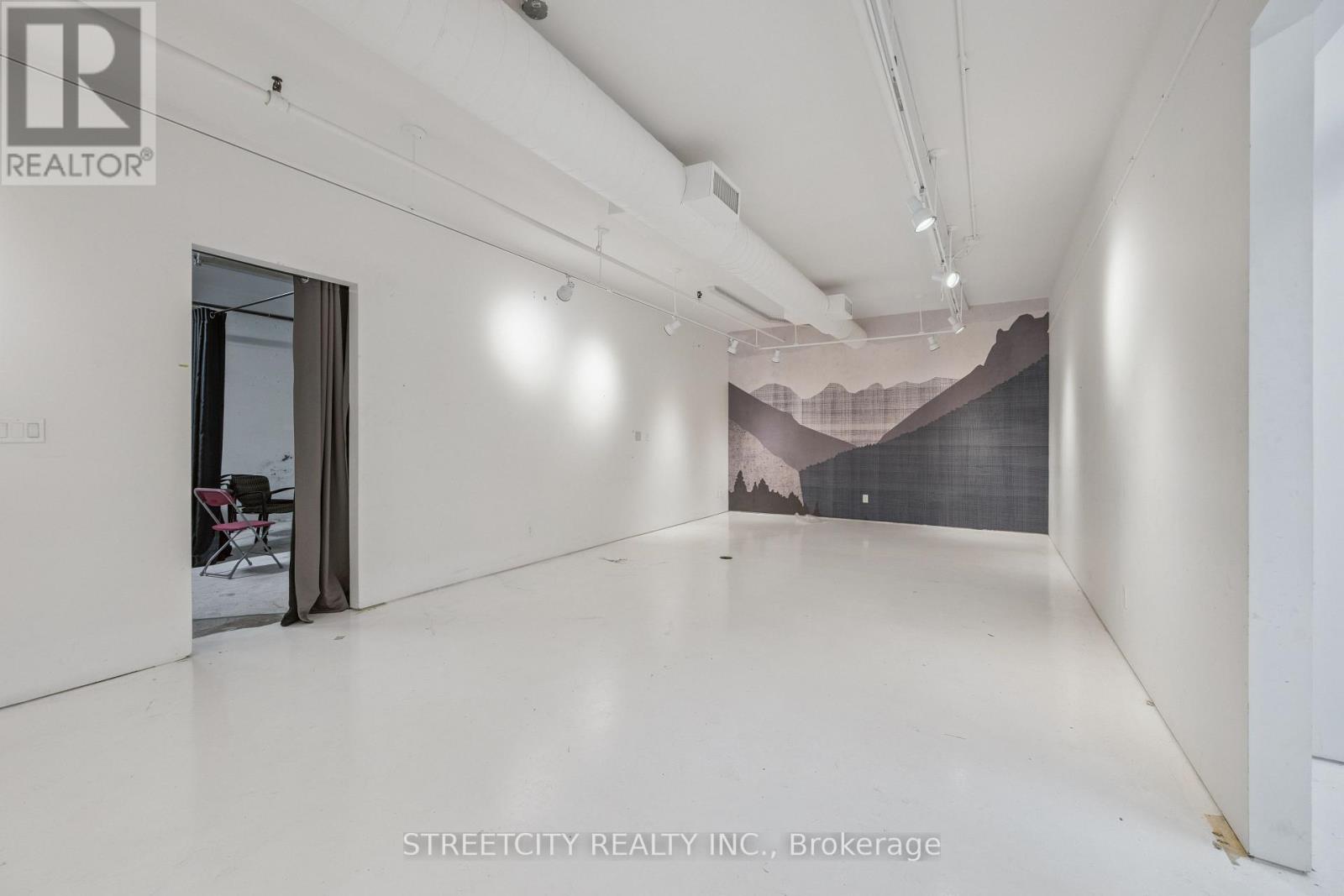 Photo 6 of 837 Dundas Street W, Toronto ON