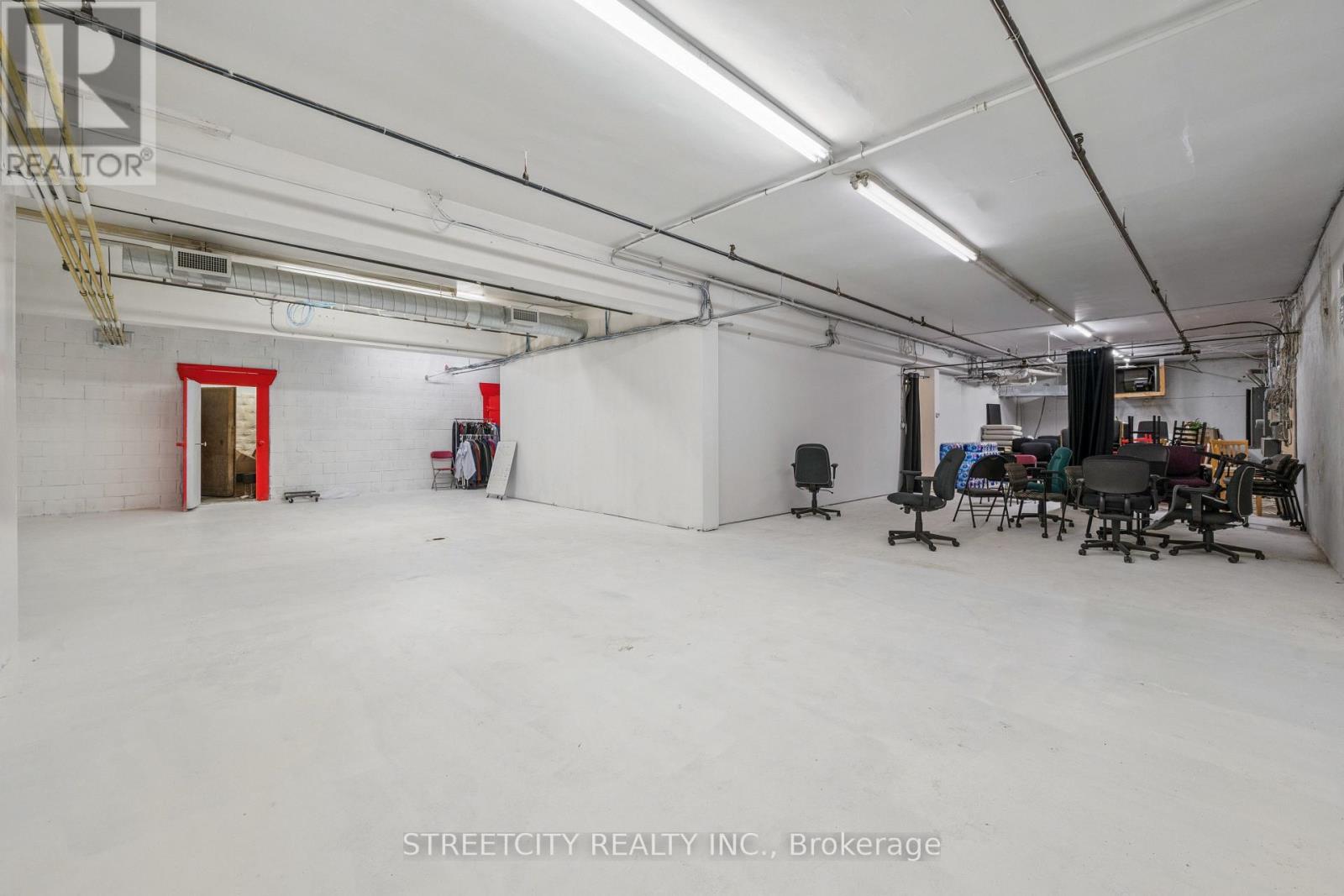Photo 7 of 837 Dundas Street W, Toronto ON