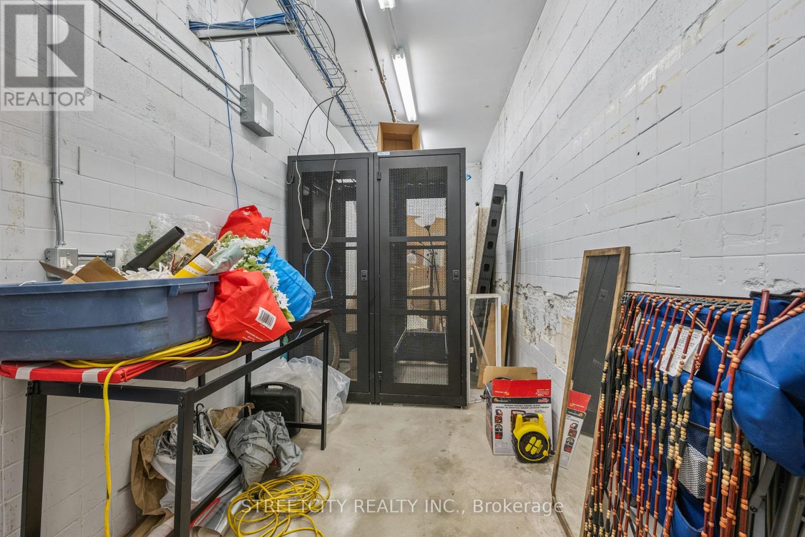 Photo 10 of 837 Dundas Street W, Toronto ON