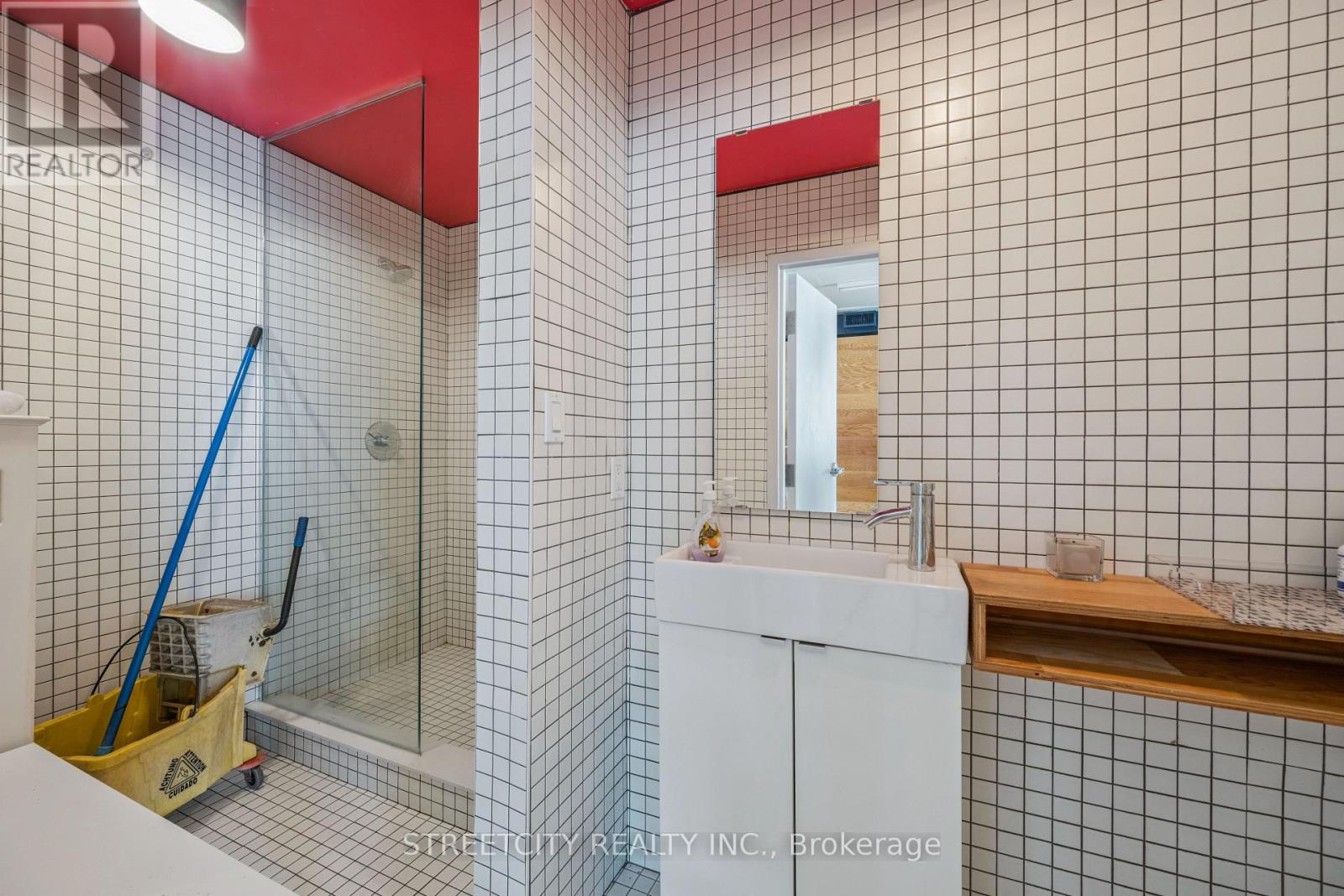 Photo 31 of 837 Dundas Street W, Toronto ON