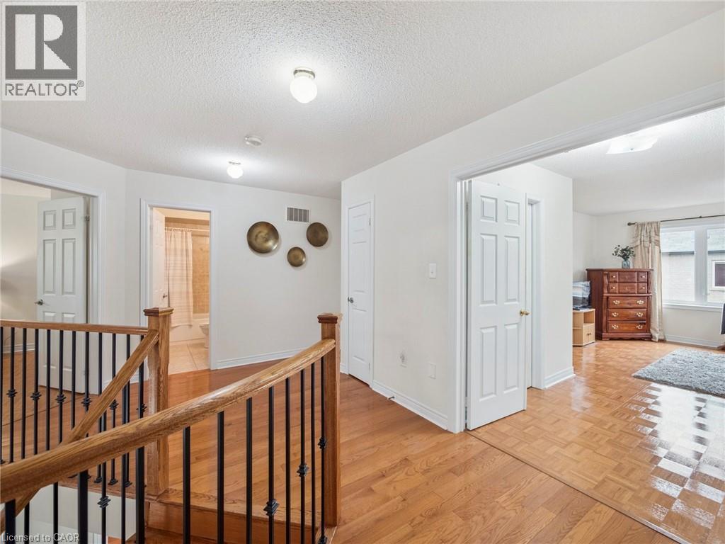 Photo 33 of 236 St Urbain Drive, Vaughan ON