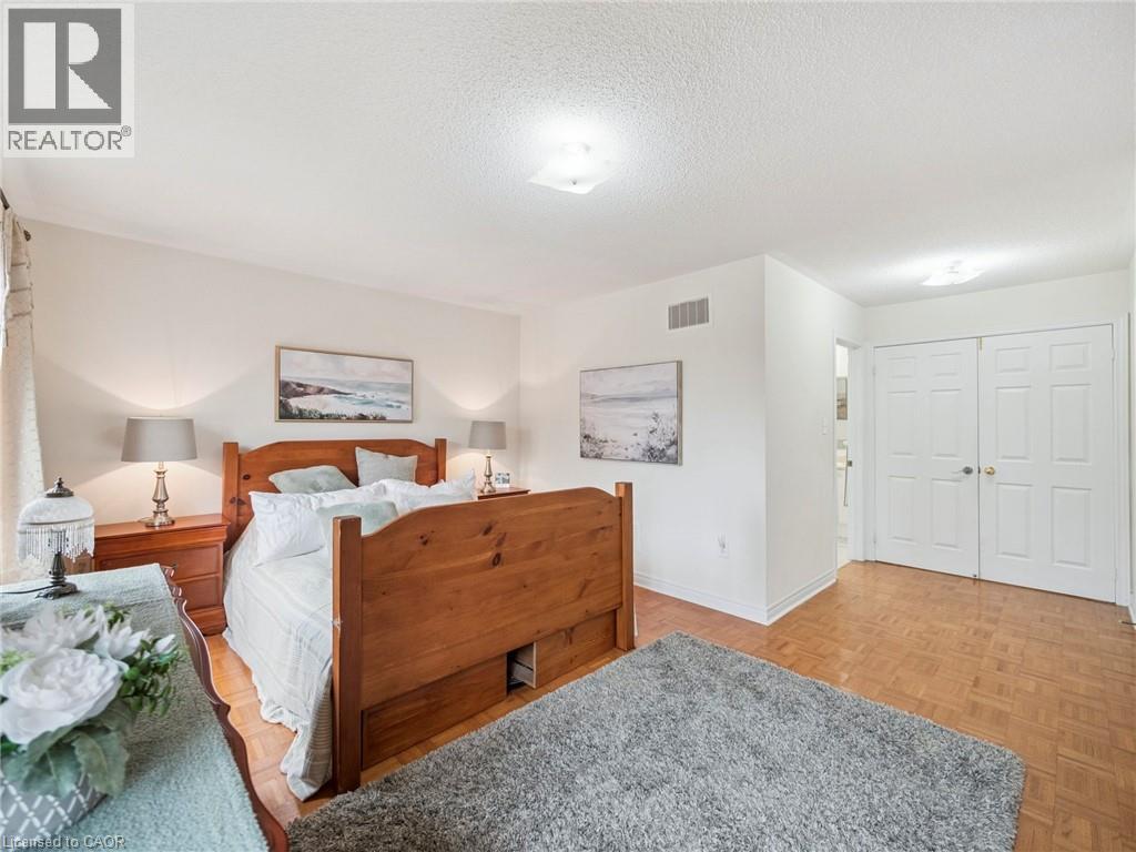 Photo 38 of 236 St Urbain Drive, Vaughan ON