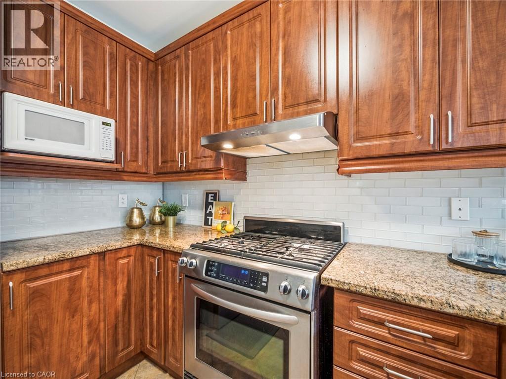 Photo 23 of 236 St Urbain Drive, Vaughan ON