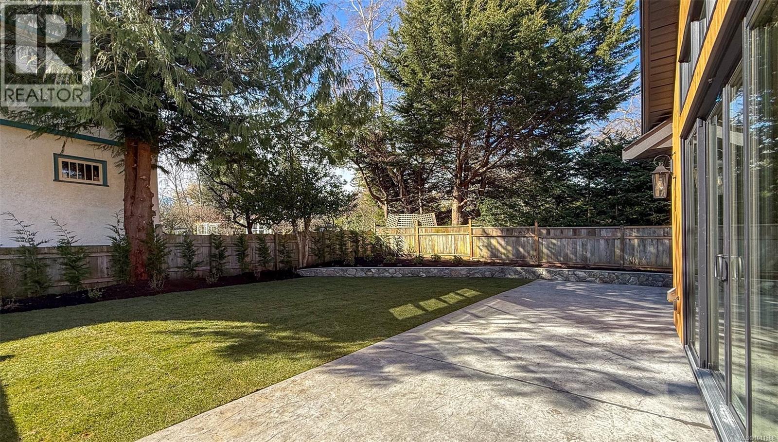 Photo 35 of 2189 Beaverbrooke St, Oak Bay BC