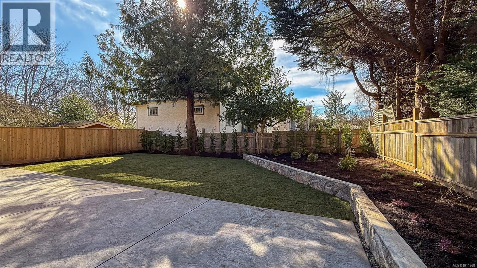 Photo 36 of 2189 Beaverbrooke St, Oak Bay BC