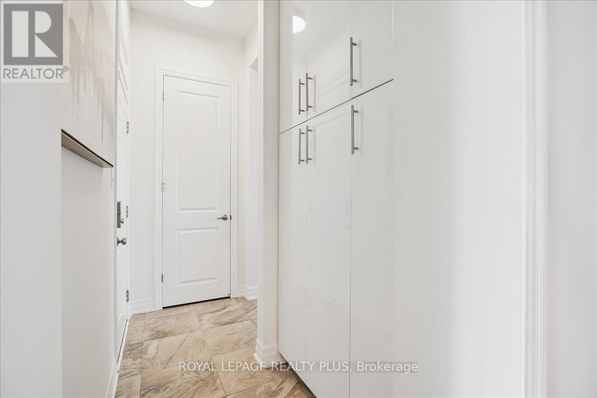 Photo 24 of 1416 Lakeport Crescent, Oakville ON