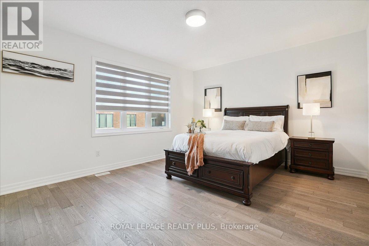 Photo 31 of 1416 Lakeport Crescent, Oakville ON