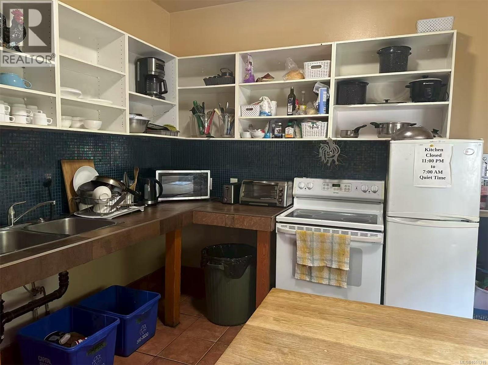 Photo 23 of 1608 Quadra St, Victoria BC