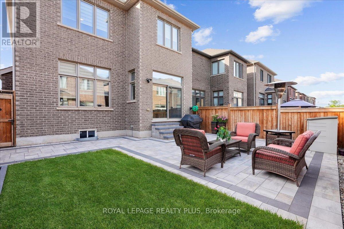 Photo 41 of 1416 Lakeport Crescent, Oakville ON