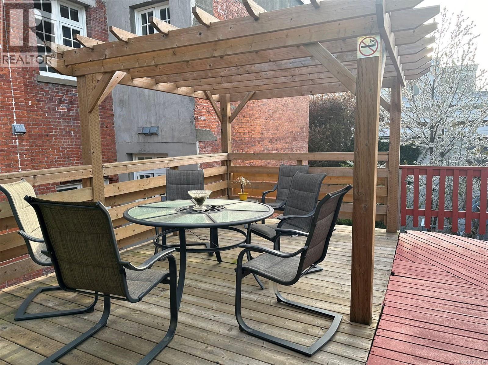 Photo 16 of 1608 Quadra St, Victoria BC