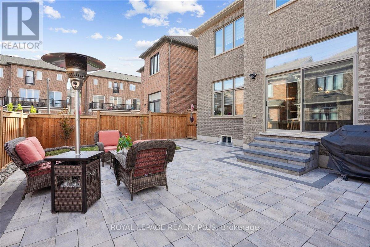 Photo 42 of 1416 Lakeport Crescent, Oakville ON