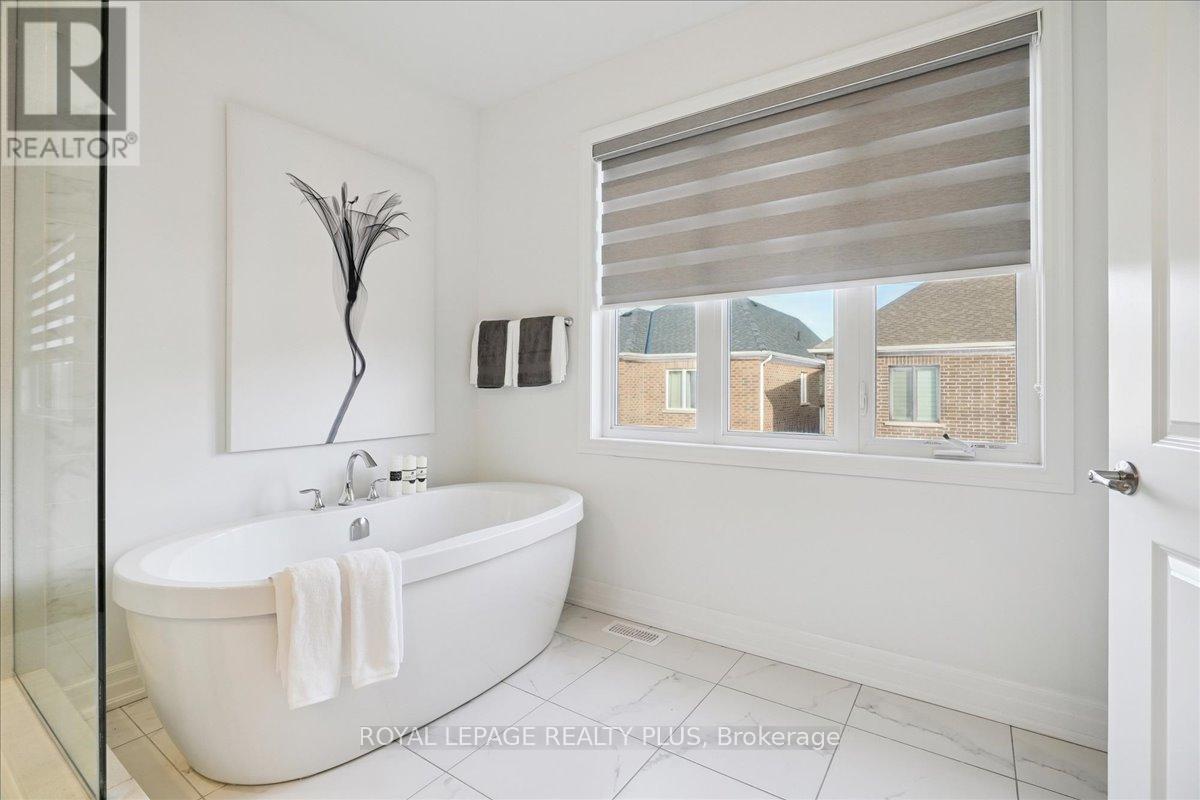 Photo 34 of 1416 Lakeport Crescent, Oakville ON