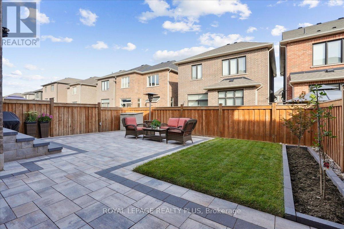 Photo 43 of 1416 Lakeport Crescent, Oakville ON