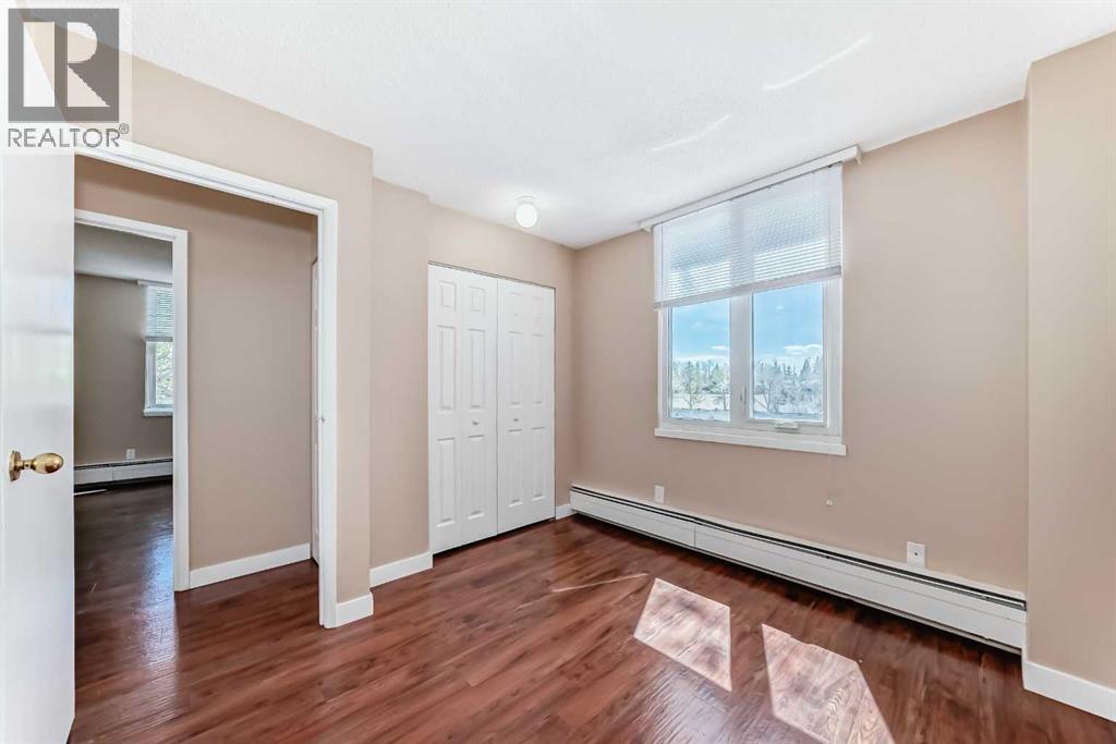 Single Family House for Sale in   Dalton Drive NW Dalhousie Calgary 