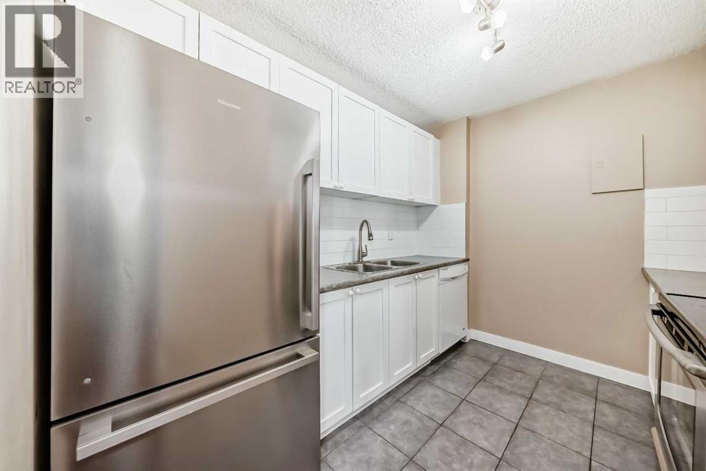Single Family House for Sale in   Dalton Drive NW Dalhousie Calgary 
