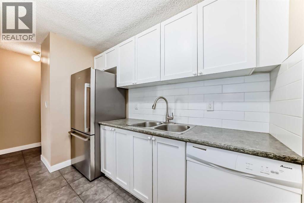 Single Family House for Sale in   Dalton Drive NW Dalhousie Calgary 