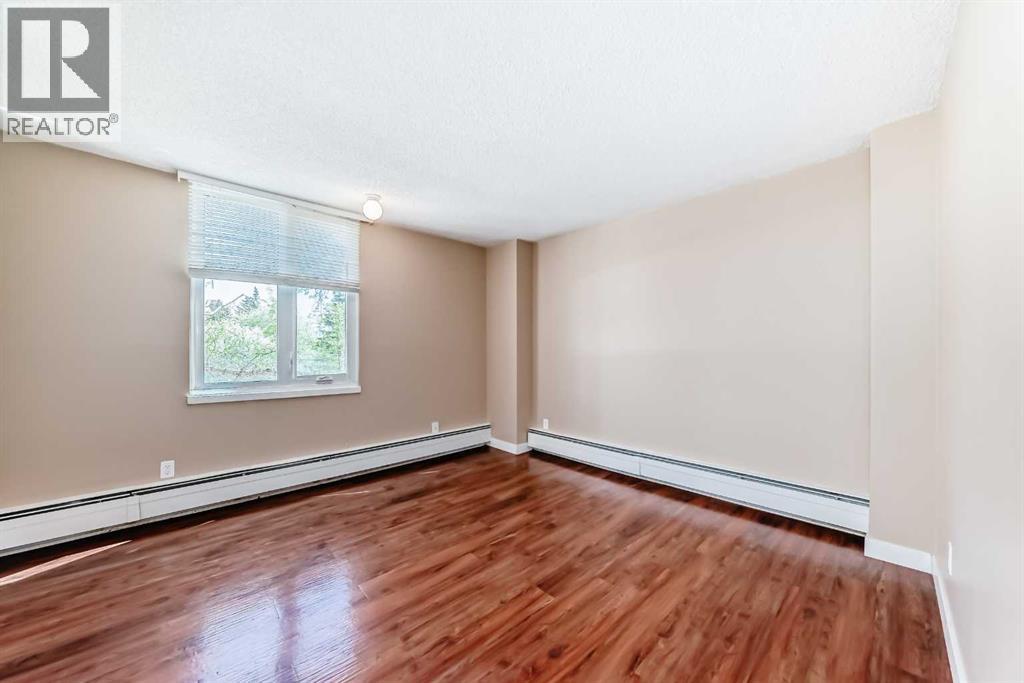 Single Family House for Sale in   Dalton Drive NW Dalhousie Calgary 