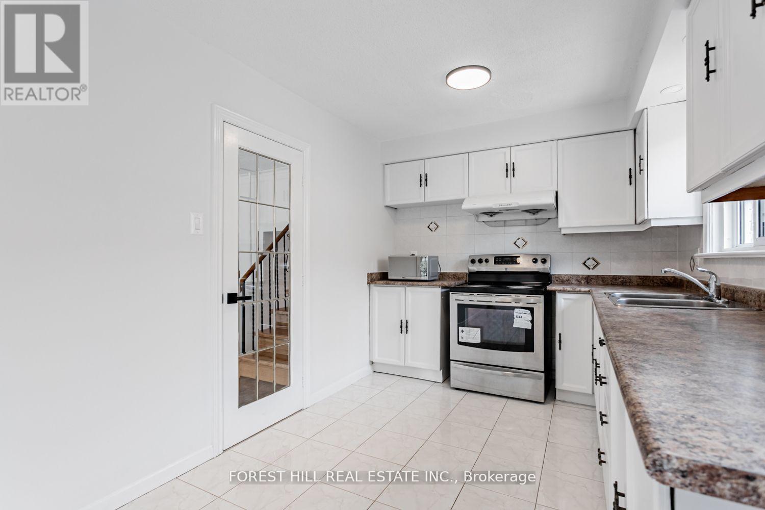 Photo 11 of 190 Lynedock Crescent, Toronto ON