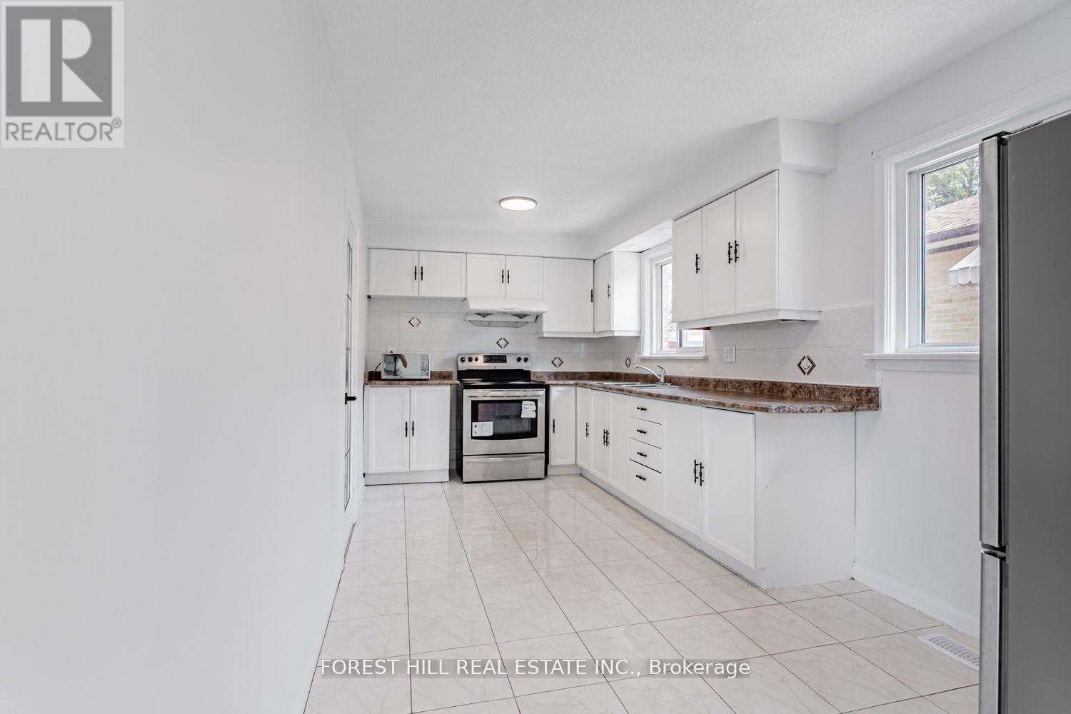 Photo 12 of 190 Lynedock Crescent, Toronto ON